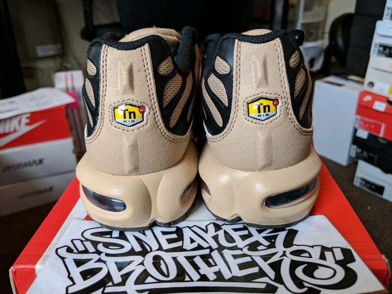 nike air max plus tan and black